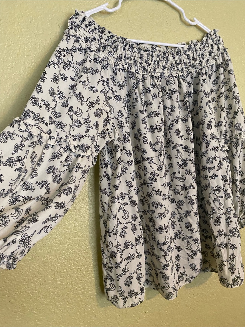Max Studio cream  Floral Off-Shoulder blouse XL